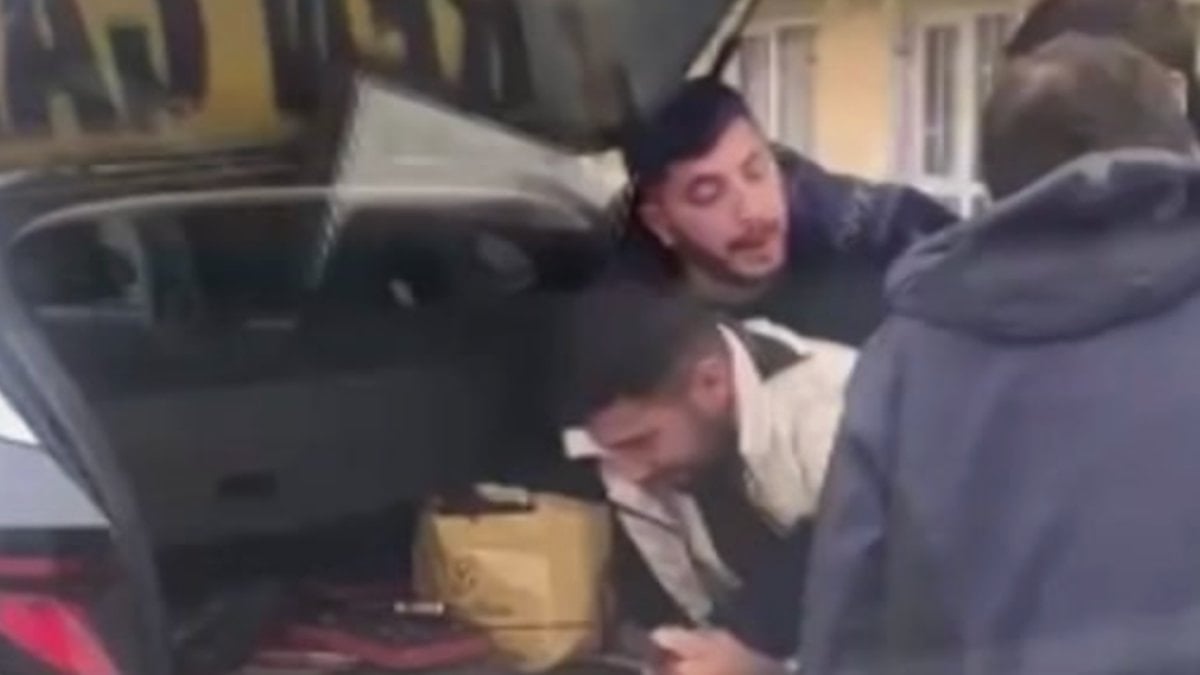 Ankara’da iki sürücü arasında çıkan bıçaklı kavga kameraya yansıdı