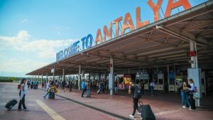 Antalya Havalimanı’nda yolcu trafiği 3 milyonu aştı