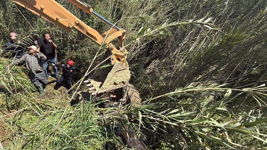 Antalya’da bahçede devrilen traktörün altında kalan emekli polis hayatını kaybetti