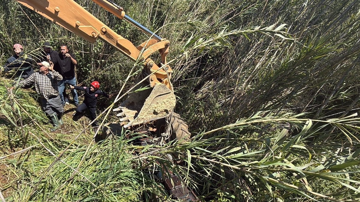 Antalya’da bahçede devrilen traktörün altında kalan emekli polis hayatını kaybetti