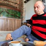 Antalya’da doğuştan elleri olmayan adam her işini ayakaları ile görüyor