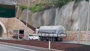 Antalya’da minibüsüyle ters yöne girdi