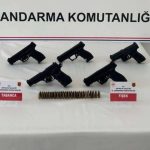 Antalya’da yol kontrolünde kaçak silah operasyonu
