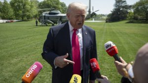 Ara seçim stresi artan Trump ekonomiye yöneliyor