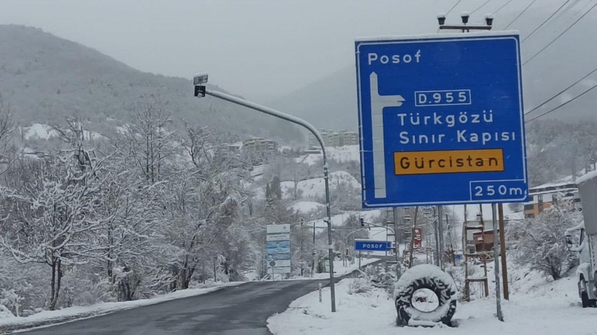 Ardahan’da Ilgar Geçidi ulaşıma kapandı