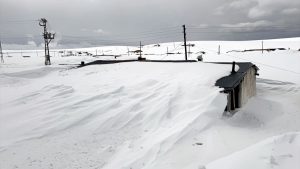 Ardahan’da yayla evleri kara gömüldü