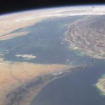 Ateşkesten sonra Hürmüz’den ilk gemi geçti