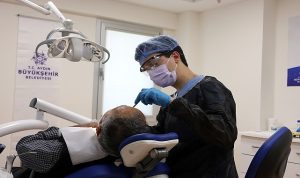 Aydın Ağız Ve Diş Sağlığı Polikliniği’nin İlk Gününde Vatandaşlardan Yoğun İlgi