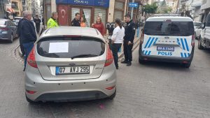 Aydın’da el freni kazası: Geri kayan araç sürücüyü yaraladı