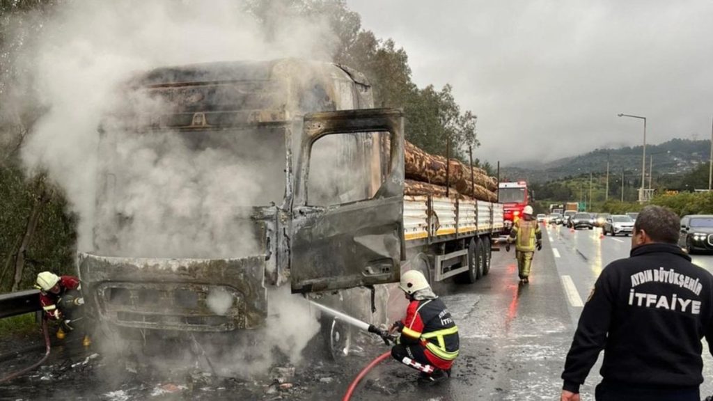 Aydın’da seyir halindeki tır küle döndü