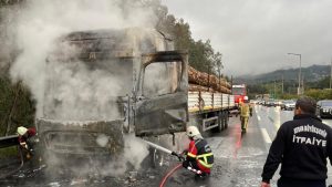 Aydın’da seyir halindeki tır küle döndü
