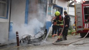 Aydın’da tamir sırasında yanan elektrikli motosiklet hurdaya döndü