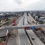 Başiskele Kavşağı’nda dev kirişler 9 saatte yerleştirildi