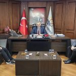 Başkan Sezer Şampiyon Milli yüzücü Gökalp’i Tebrik Etti