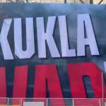 Beşiktaş derbi sonrası stada pankart astı: Kukla VAR!