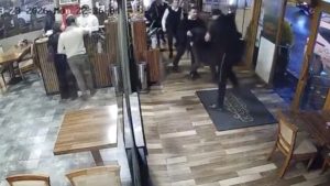 Beylikdüzü’nde CHP’li meclis üyesinin darbedildiği restorana silahlı saldırı