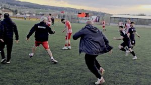 Bilecik’te maç sonunda saha içi bir anda ringe döndü