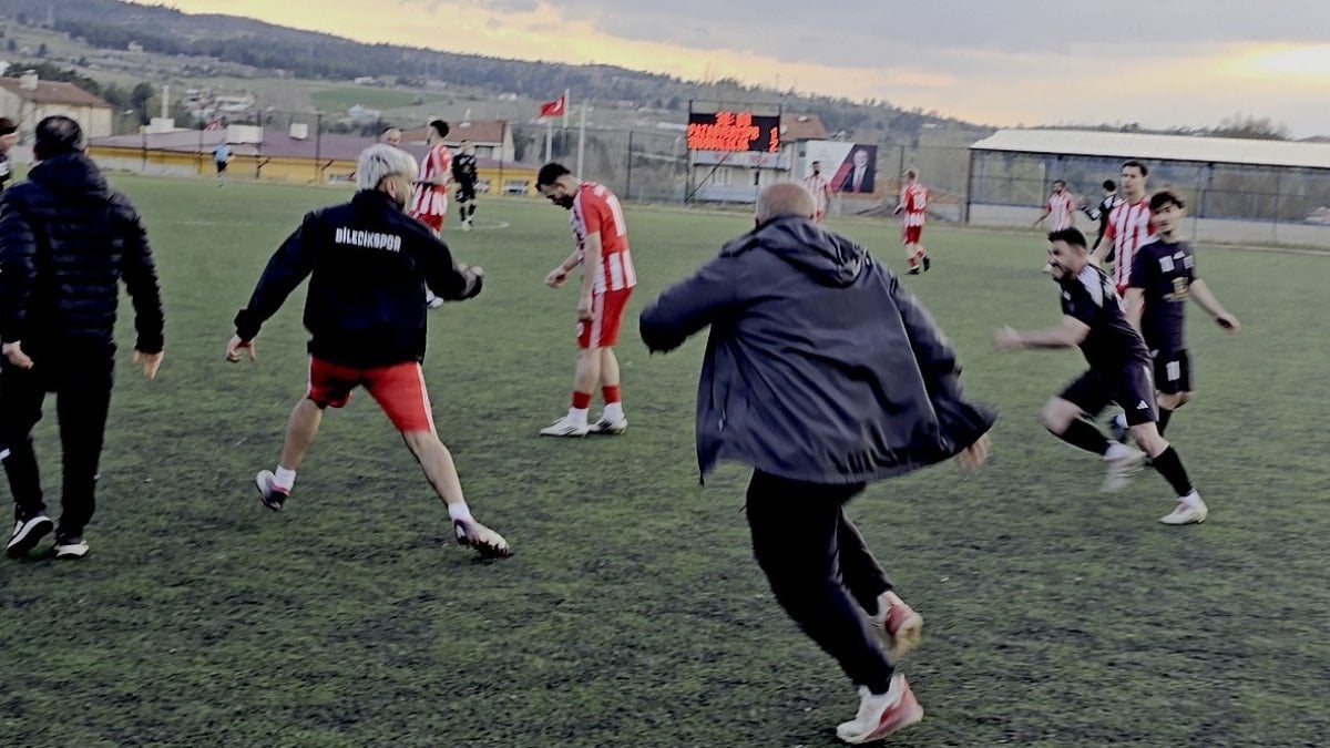 Bilecik’te maç sonunda saha içi bir anda ringe döndü