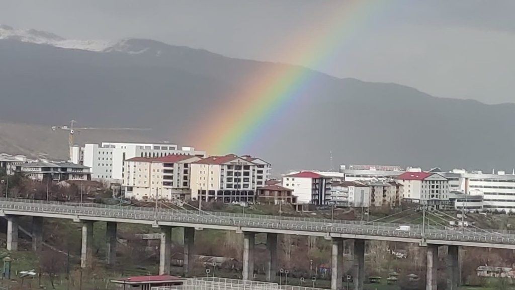 Bingöl’de yağmur sonrası gökkuşağı görsel şöleni