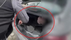 Bingöl’de yaklaşık 11 yıl hapis cezası bulunan firari hükümlü otomobilin bagajından çıktı