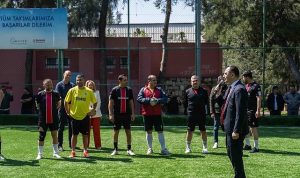 Birimler arası futbol turnuvasında ilk vuruşu Başkan Eşki yaptı