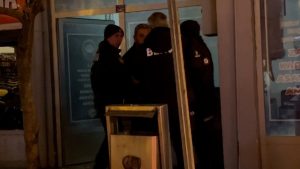 Bolu’da sokakta karısıyla tartışan alkollü sürücünün polise sitemi: Terörist miyim ben