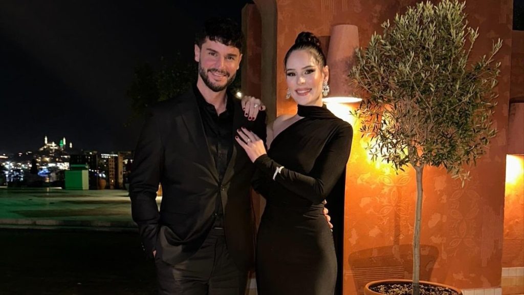 Boşanacakları iddia edilmişti! Berk Oktay’dan eşine romantik kutlama