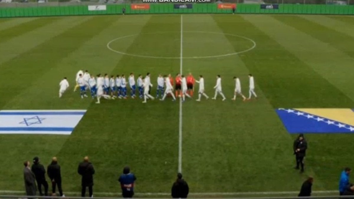 Bosna Hersek Ümit Milli Futbol Takımı futbolcuları, İsrailli oyuncuların elini sıkmadı