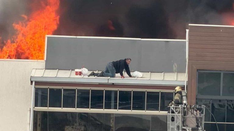 Bursa’da çatı yangını: İşçiler son anda kurtarıldı