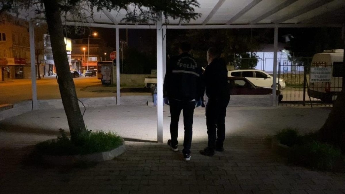 Bursa’da genç kızların bıçaklı kavgasında 2 kişi yaralandı