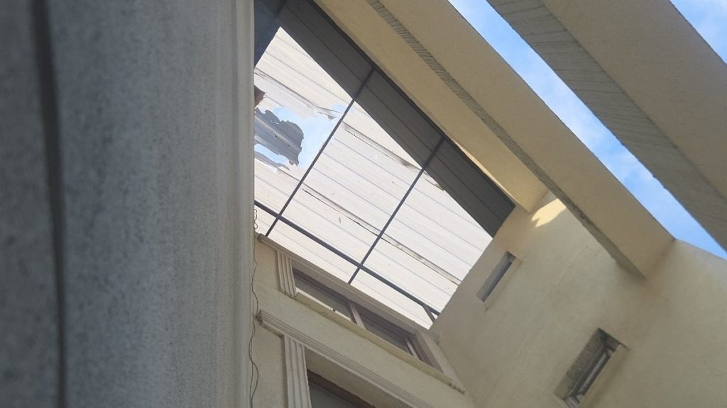 Bursa’da tamir için çıktığı çatıdan düştü