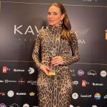 Buse Varol’un transparan tarzı! Ödül Töreni tarzı çok eleştirildi