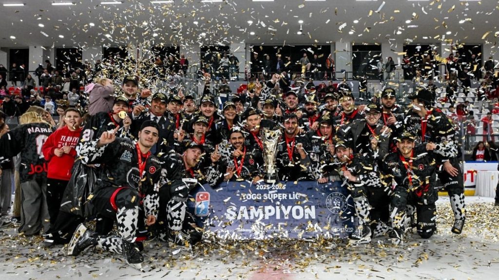 Buz Hokeyi Erkekler Süper Ligi’nde şampiyon Buzadam oldu