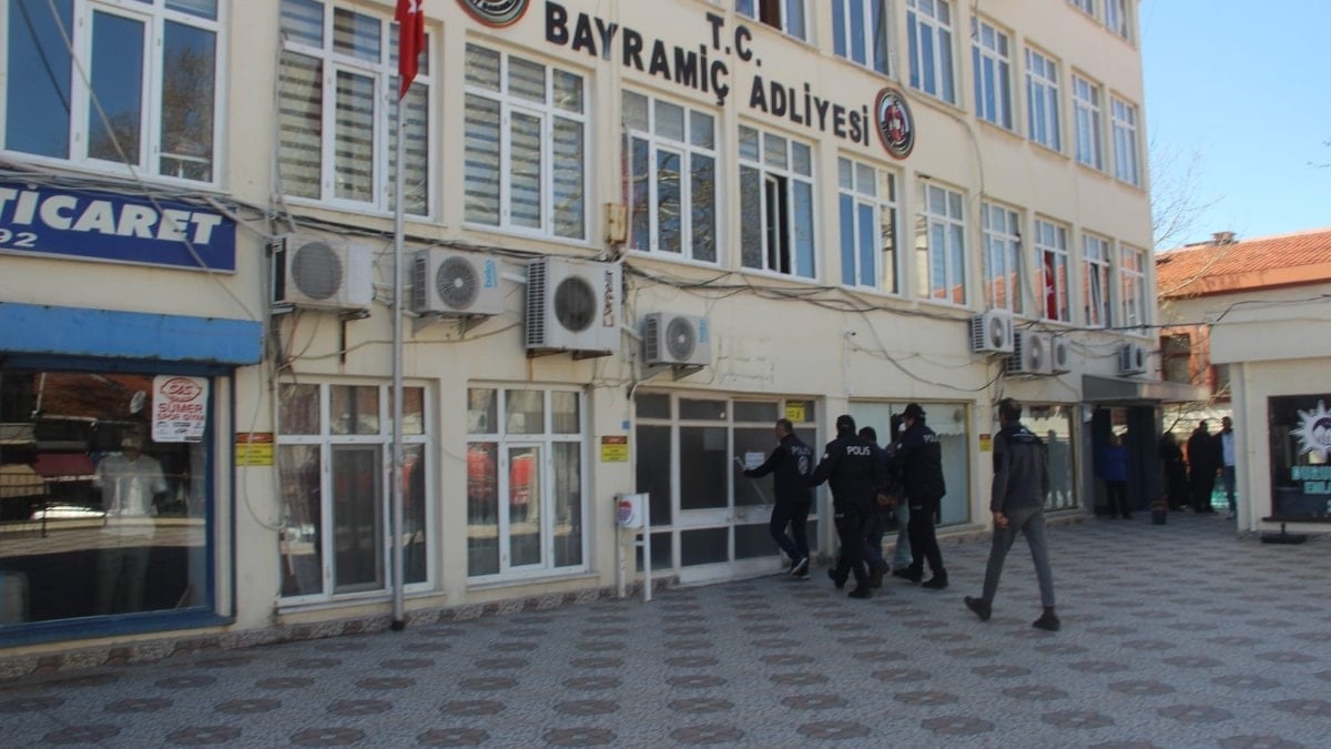 Çanakkale’de eşini av tüfeğiyle öldüren şüpheliye tutuklama