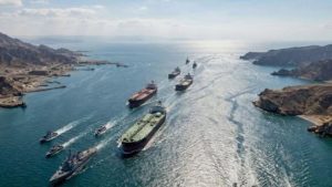 Çinli gemi abluka açıklamasına rağmen Hürmüz’den geçti