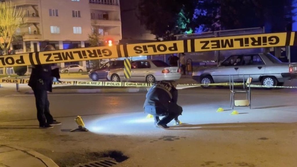 Çorum’da cami önünde silahlı saldırıya uğrayan kişi yaralandı