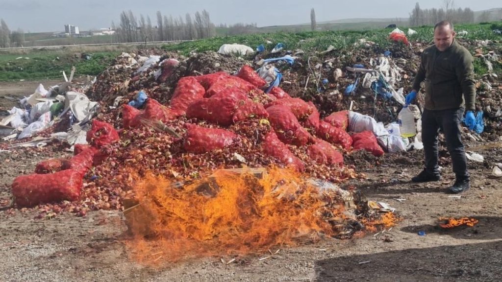 Çorum’da ele geçirilen kaçak sigara ve alkol imha edildi