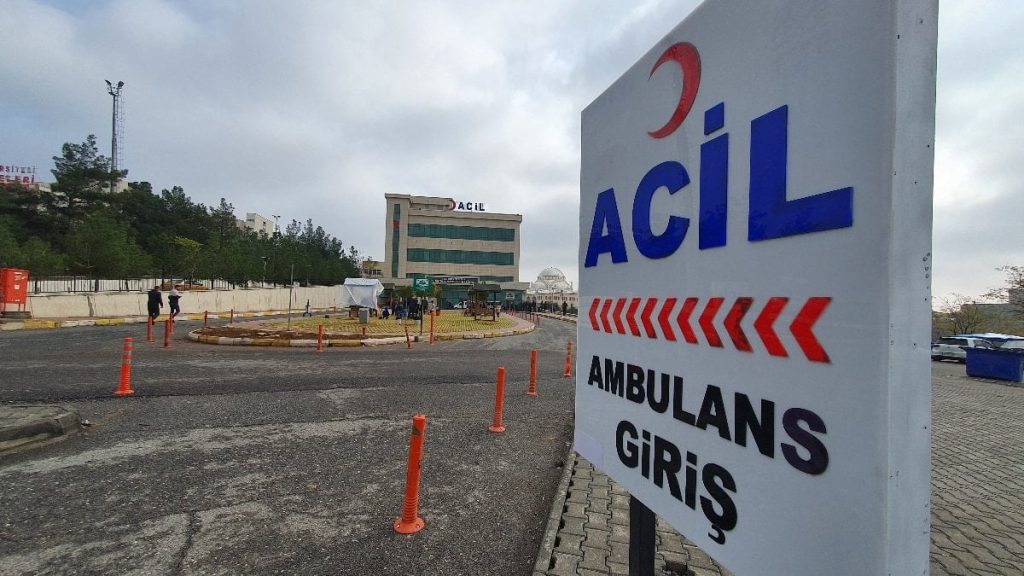 Diyarbakır’da kayanın altında can verdi