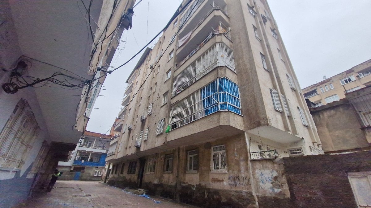 Diyarbakır’da yıkılma tehlikesi olan binadan tahliye