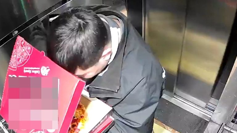 Düzce’de tuvaletini yapan kuryeye asansörü temizlettiler: Polise teslim ettiler