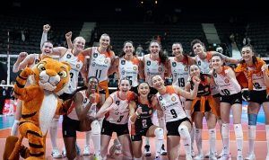Eczacıbaşı Dynavit Vodafone Sultanlar Play-off 3-4 etabının ilk maçında galip