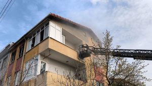 Edirne’de madde bağımlısı şahıs evi yakıp babasını aradı