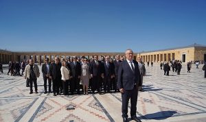 Edremit Belediyesi Ata’nın huzuruna çıktı