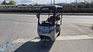 Eskişehir’de ters yön kazası: Üç tekerlekli elektrikli araç otomobille çarpıştı