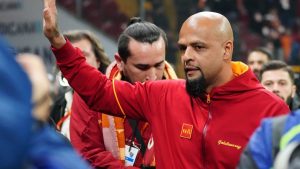 Felipe Melo, taraftarlarla maçı izledi