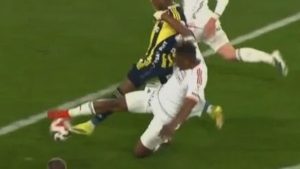 Fenerbahçe – Beşiktaş maçında son dakikada penaltı kararı çıktı!