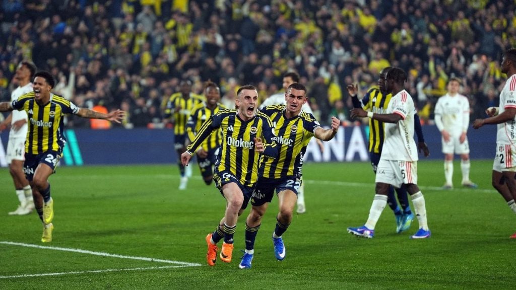 Fenerbahçe, lider Galatasaray ile puan farkını 1’e indirdi