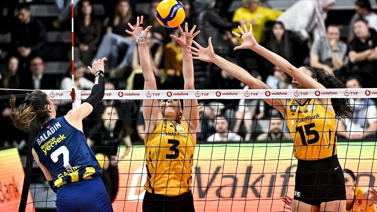 Fenerbahçe, VakıfBank’ı mağlup etti