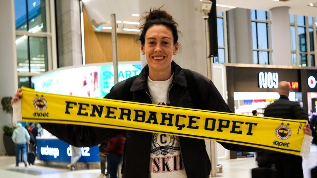 Fenerbahçe’nin anlaştığı Breanna Stewart, İstanbul’a geldi