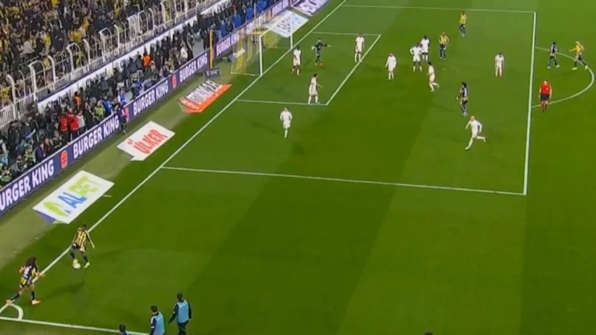 Fenerbahçe’nin Beşiktaş derbisinde golü VAR’dan döndü!